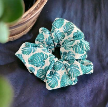 Monstera scrunchie