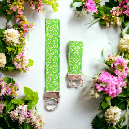 green and white daisy keychains